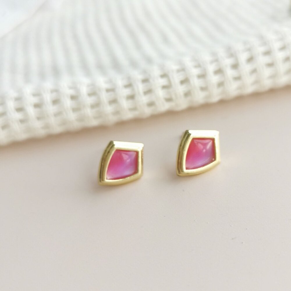 Kendra Scott Monica Light Burgundy Illusion Stud Earrings in Gold - Picture 3 of 4